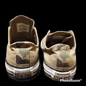 Camo CONVERSE All-Stars (Size 1.5 Juniors)
